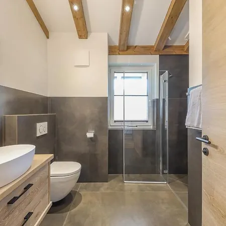 2br Penthousse - Thurn Pass Apartment *